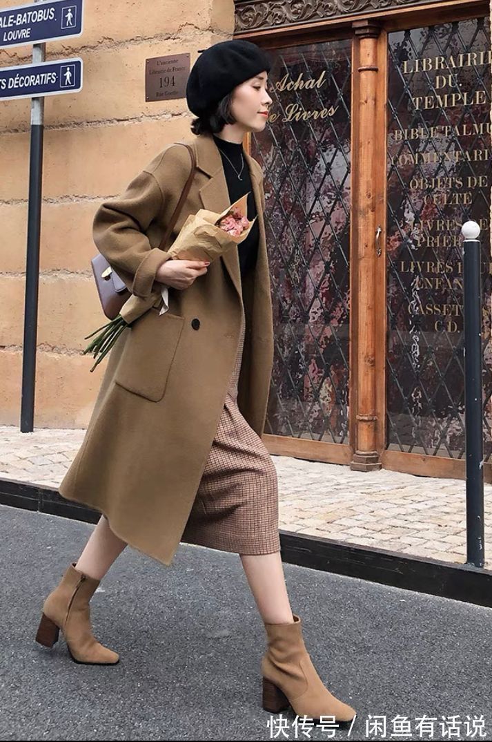 大衣 有气质的中年女人,穿半裙会选“过膝不过踝”,搭配毛衣优雅得体