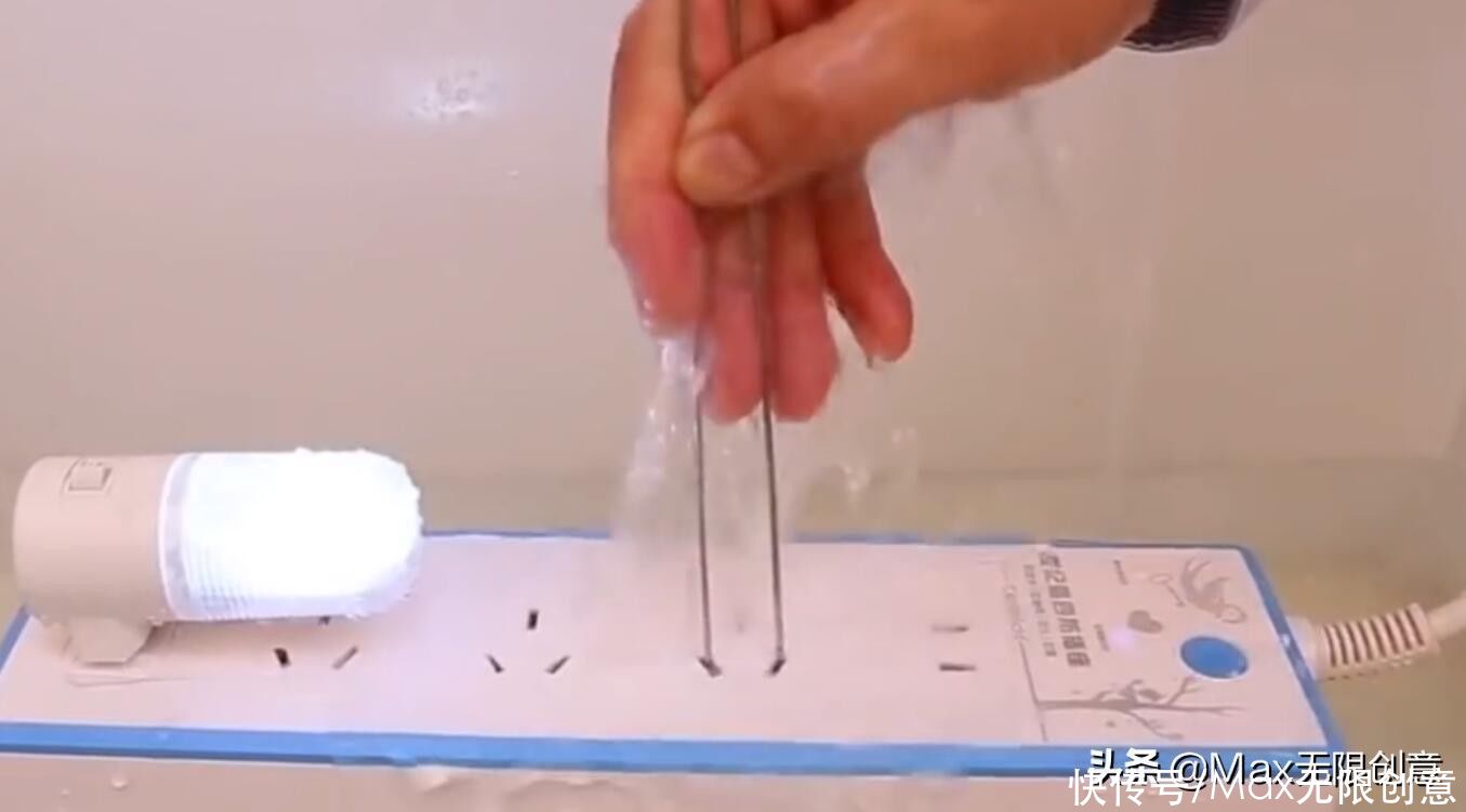 小伙|中国小伙造防水插座，实现水中绝缘通电，它是什么原理