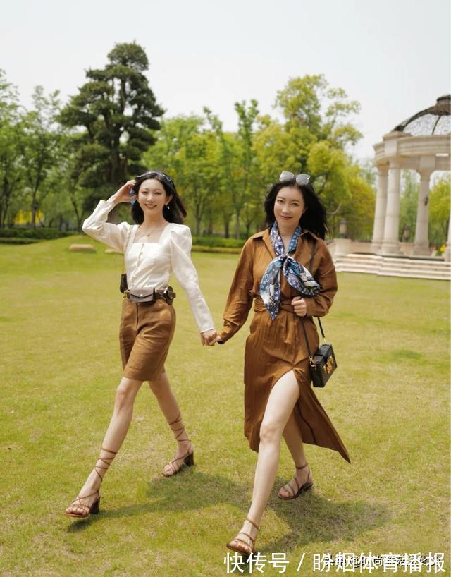 女人 年过50的女人,建议少穿高跟鞋!今秋流行这4双鞋,舒适还显个高