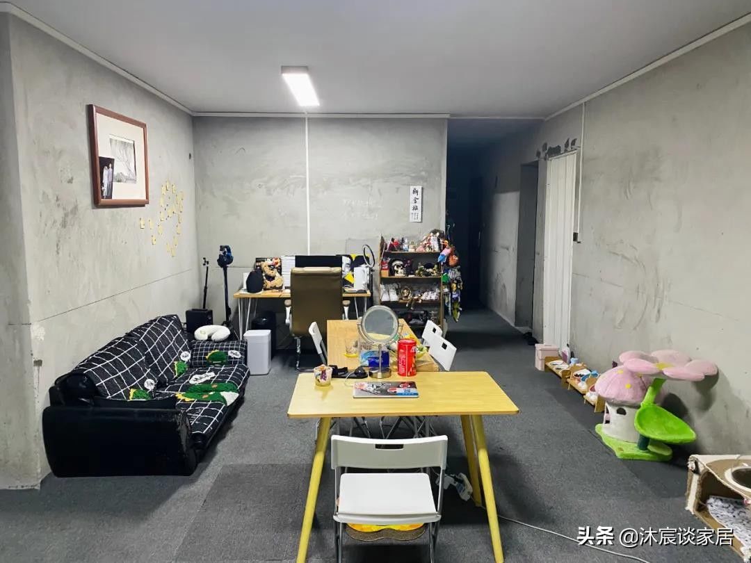 装修|住毛坯房是一种时尚？看完这对夫妻的家，原来不装修也是一种幸福