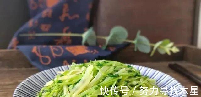 豌豆尖|这菜很多人爱吃,价格比鸡肉贵,和土豆一炒,口感爽爆!