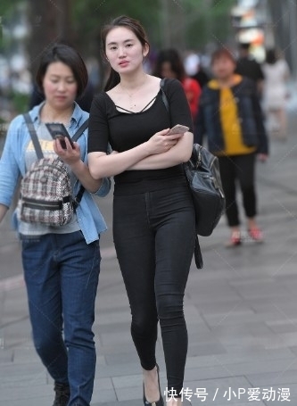 黑色 休闲百搭的黑色牛仔裤,穿着简约又显瘦,简直太撩人