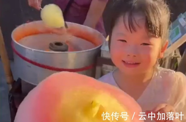 吃光|湖南一姐姐套路妹妹棉花糖要洗一下,结果被棍子“吃光”崩溃大哭!