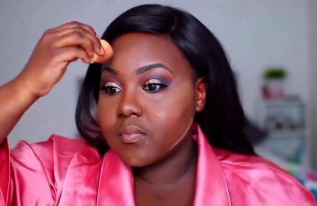 化妆师给非洲新娘化妆,粉底都涂了三四层网友村姑变女神