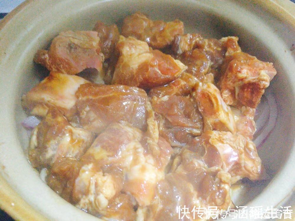 排骨新做法：不用油炒，步骤简单，做出来的排骨连汤汁都下饭！