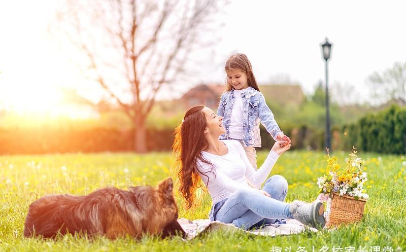 孩子|不想孩子以后被说没家教?父母要教会他几件事,现在看刚刚好