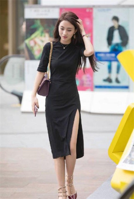 大长腿|美女身穿黑色吊带背心,飘逸长发展露十足魅力!令人羡慕不已!