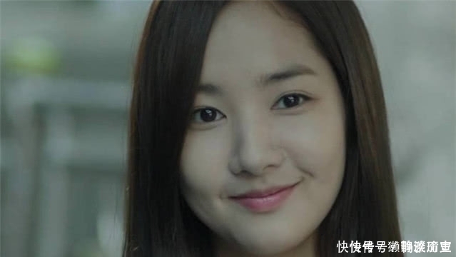 女生脸上有这3个“特征”,塌鼻子比高鼻梁更心动,异性缘飙升!