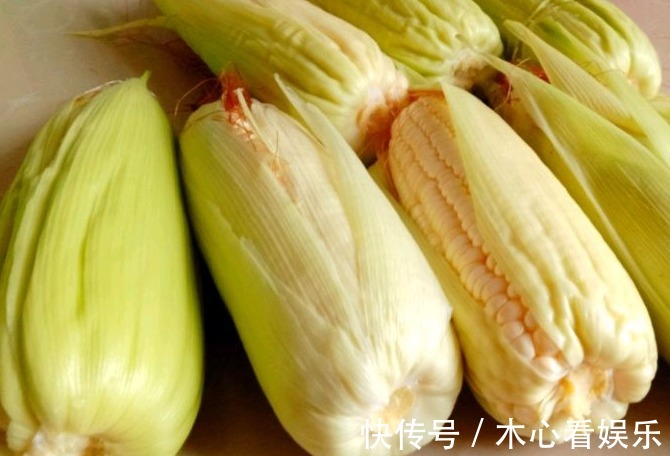 食用碱|煮玉米,先别着急下锅!水里多加2样,熟得更快,软糯香甜又营养