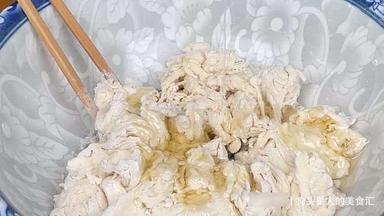 面包家常做法简单又好吃，不用揉出膜，蓬松柔软，想失败都难