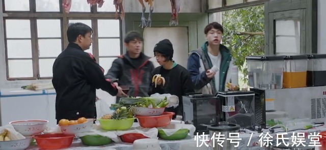 蘑菇|张艺兴秀厨艺让黄磊侧目，做了一桌好菜，为了身材却粒米不沾