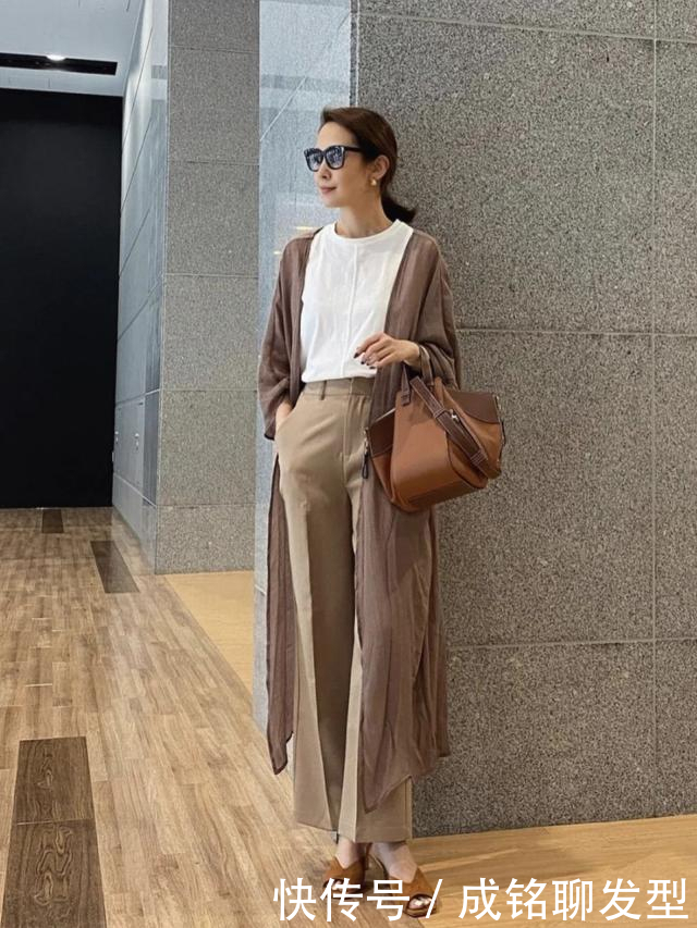 身材|这才是五十岁女人该有的装扮,这位日本博主的优雅穿搭,超有气质