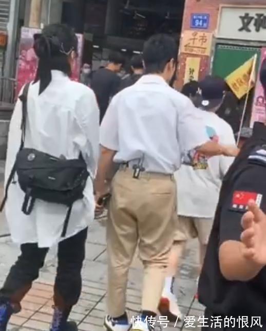 底鞋|當丁真姚安娜和黃曉明同框時,身高差太顯眼,怪不得曉明穿厚底鞋