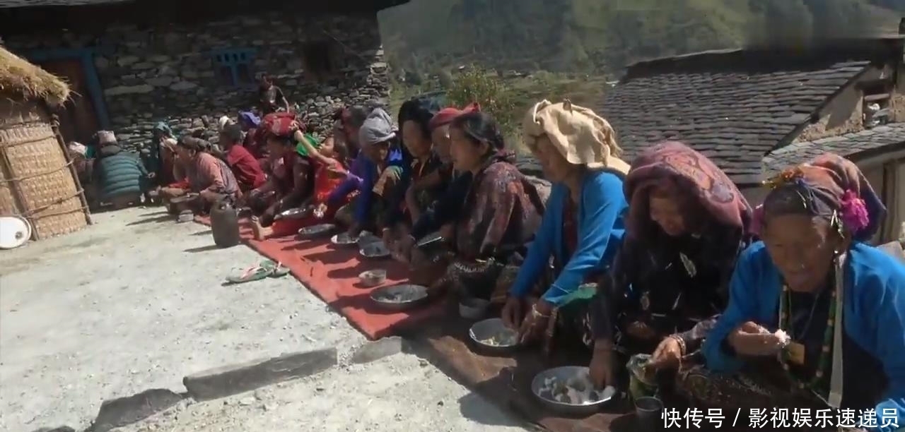 农村|尼泊尔农村大型酒席,场面壮观,只吃一个菜咖喱羊肉配米饭