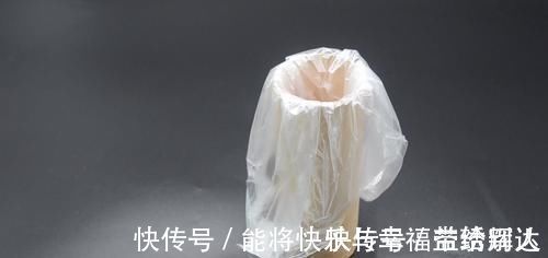 保鲜袋用完后的纸筒不要扔，原来放在家里特别实用，方法太赞了