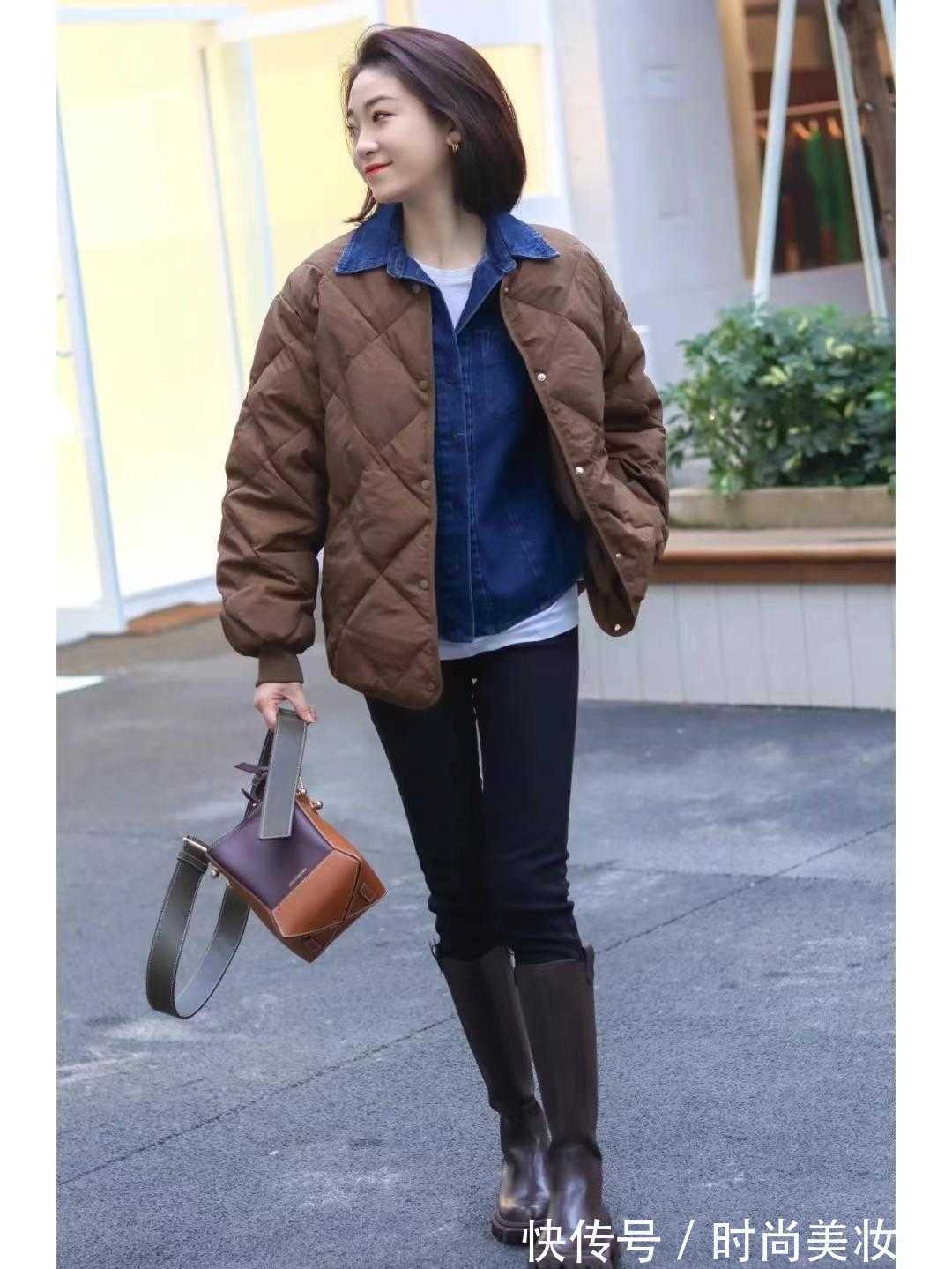 打底衫|“羽绒服”还是只会配打底衫吗?学她的叠穿搭配,洋气又保暖