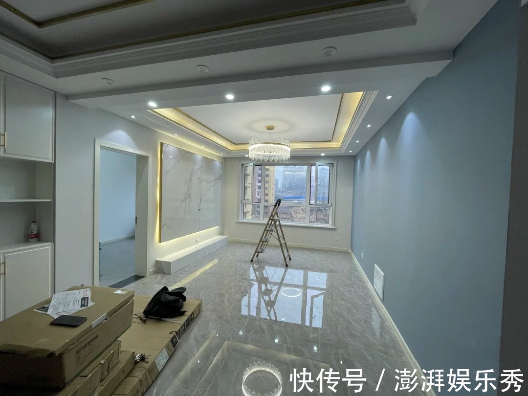 客厅|她家106平米,硬装才花了7万,效果简单又大方,朋友都说赚到了