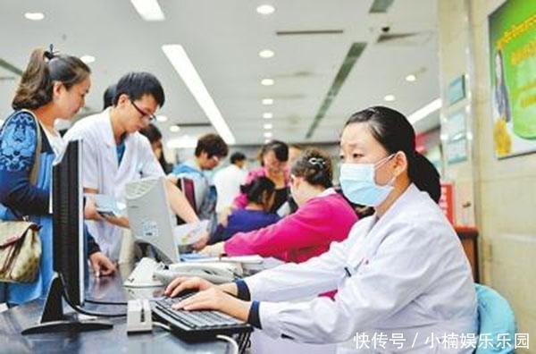 孕妇挺着大肚子排队产检,丈夫却坐着,组图让你看清嫁的是人是鬼