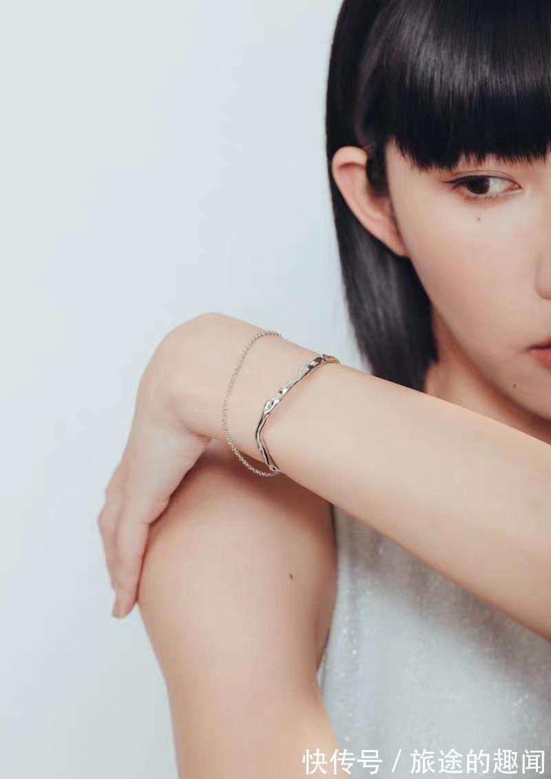 更上一层楼 女人戴“手镯”还是“手表”好看?三个理由告诉你,戴错很尴尬!
