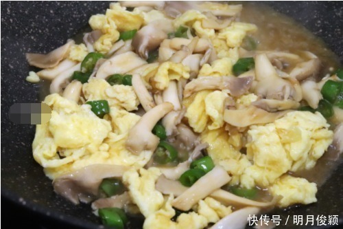 鸡蛋别再炒西红柿了,和这食材一起炒,味道鲜掉舌头,营养还翻倍