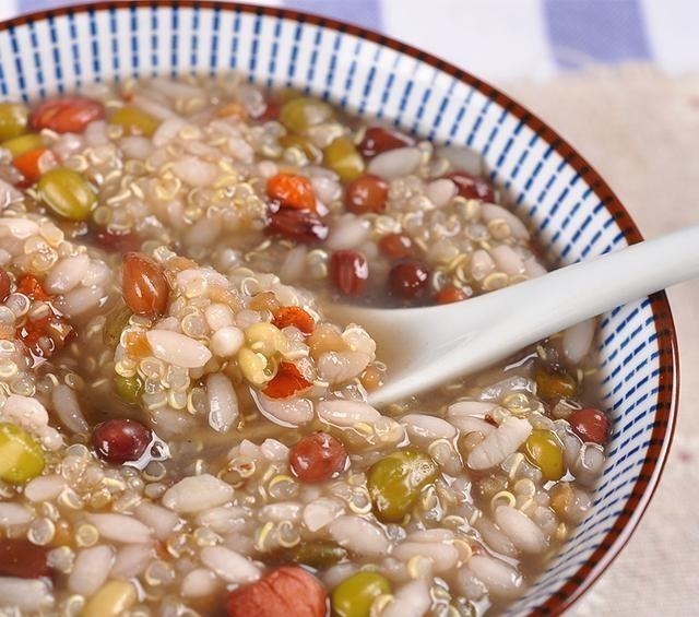 卵巢|女人不想老,想皮肤白净有弹性,就常吃这几种不起眼的食物