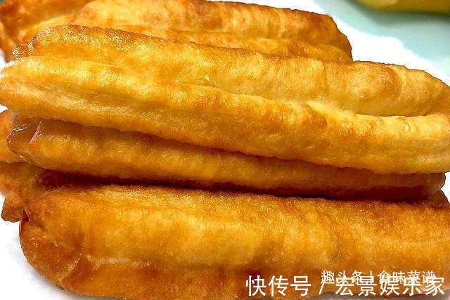 高筋面粉|炸油条没必要加泡打粉,教你油条店的老配方,油条蓬松酥脆有韧劲