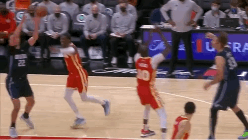 瓦格納|休想上籃！瓦格納上籃，遭雷迪什排球大帽扇飛