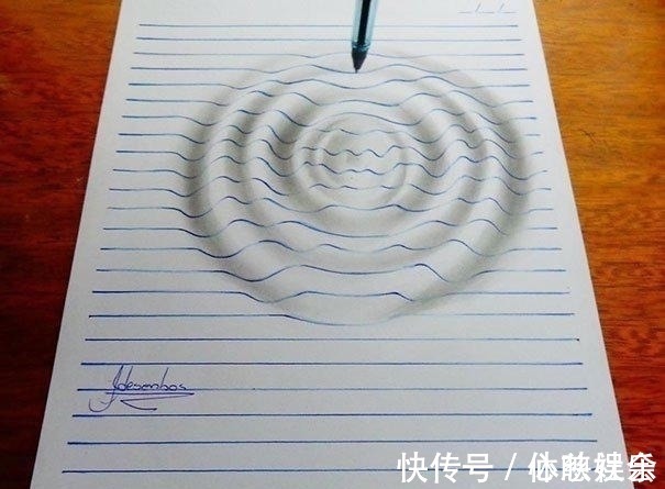 老师$15岁男孩上课总是不专心低头画画!老师翻开他笔记本后甘拜下风