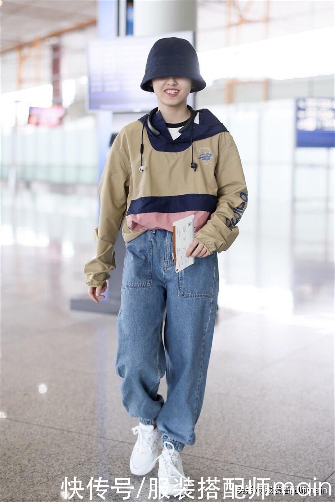 技巧|溜肩女孩不要慌,学会这4个穿衣技巧,气质拿捏得死死的