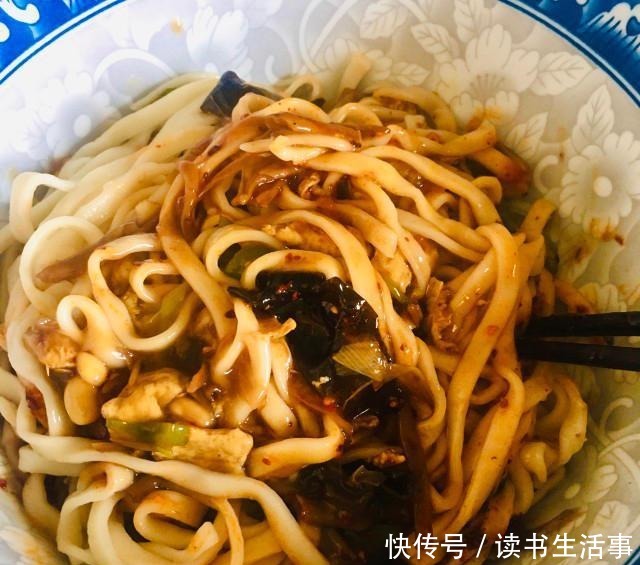 鸡蛋打卤面,特别适合上班族和懒人一族!