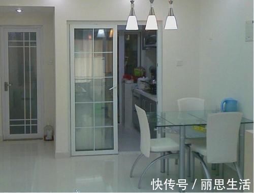 折叠门|头次见厨房不装推拉门这样设计,老师傅看了直夸好,不得不夸聪明