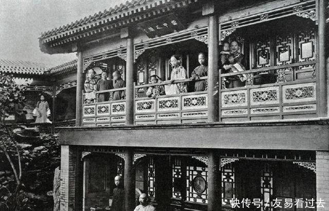 毕露|清朝大户人家老照片:大户人家妻妾成群,最后一张夫人媚态毕露!
