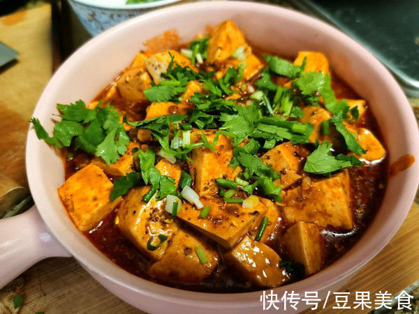 下饭神器麻婆豆腐，拌饭还能吃三碗