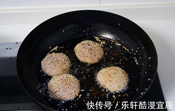 豆沙|夜市地摊需要排队才能买到的紫薯豆沙饼,在家10分钟能做1大盘