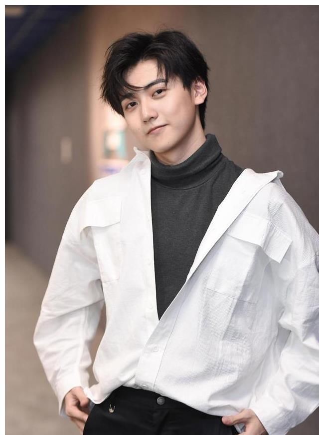 焉栩嘉发文道歉,粉丝需付费观看,不花钱连