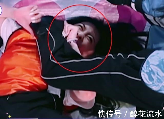 导演|秦霄贤节目压倒赵小棠，谁看到他脚蹬的地方导演想遮都来不及