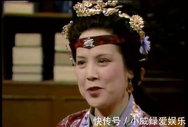 凤姐!贾母教训王夫人,凤姐为何一言不发:她心里恨极了姑姑