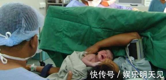 顺产|为何刚生完娃,护士就抱宝宝给产妇看并问“是男是女?”别有目的