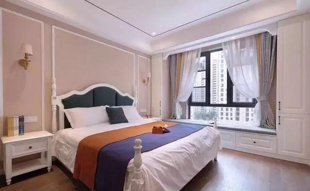 卧室|卧室飘窗别再浪费了,现在流行这样装,能顶上一个大衣柜