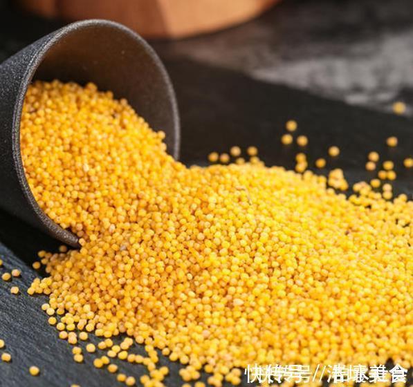 小米粥安神养胃,但熬对了才行,熬粥时要牢记这2点