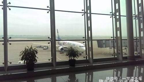 乌尔禾|国内廉价航空的代表,机身涂装被称为九色波点装,打破航空定律