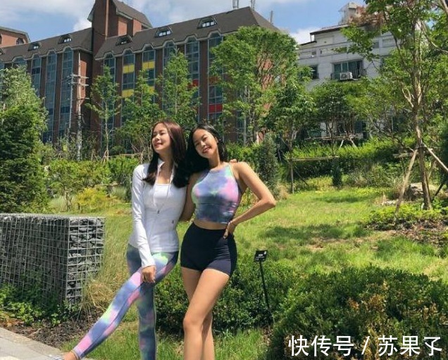 打底裤|打底裤的搭配更加的随意自在,充满青春阳光