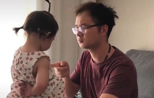 教训|“假正经奶爸”教训女儿火了,打败你的不是天真,是“憋不住”!