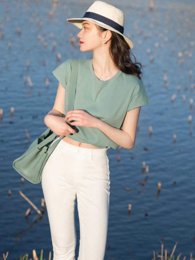 时尚博主|初秋的早期穿搭分享,这几款好看又实用,简约又时尚的气质搭配