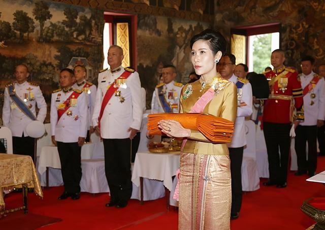 诗妮娜贵妃归来后首次穿军装亮相傲娇样回来了,灭了苏提达威风