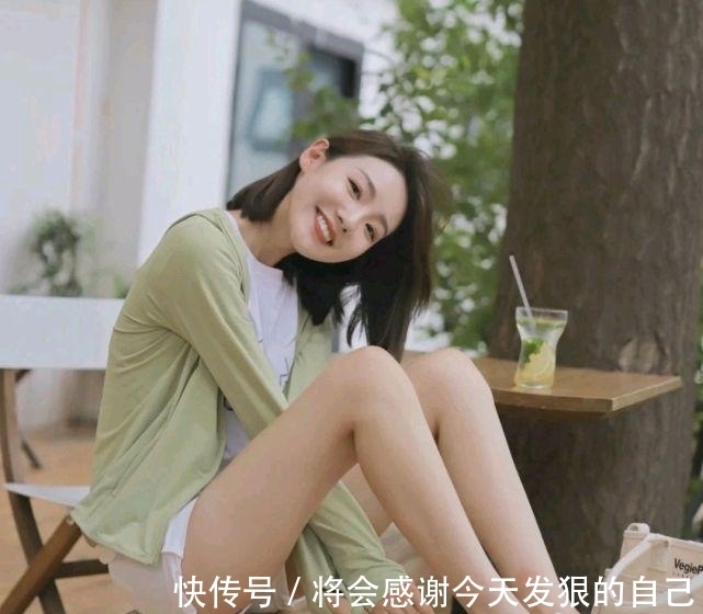 t恤|用精致的穿搭邂逅盛夏，温柔婉约的搭配，释放自身的魅力