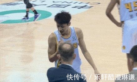 侵犯|广厦三少被广东球员侵犯,孙铭徽被垫脚,赵岩昊被打落两颗牙齿!