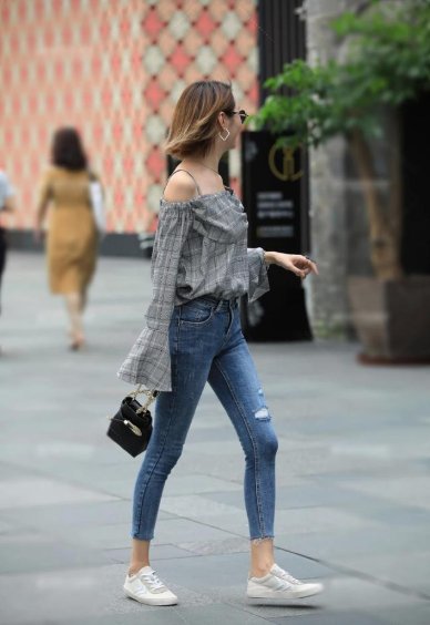 精致在于整体穿搭的美感，这个美女就是一个很好的例子！