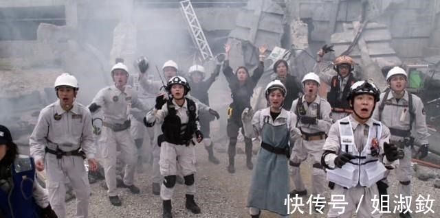 泽塔|泽塔奥特曼摔下来的那一幕,为何能引发剧内和剧外观众的共鸣