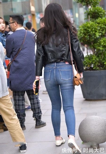 牛仔裤 穿着卡其色,时尚而老成,充满高级感